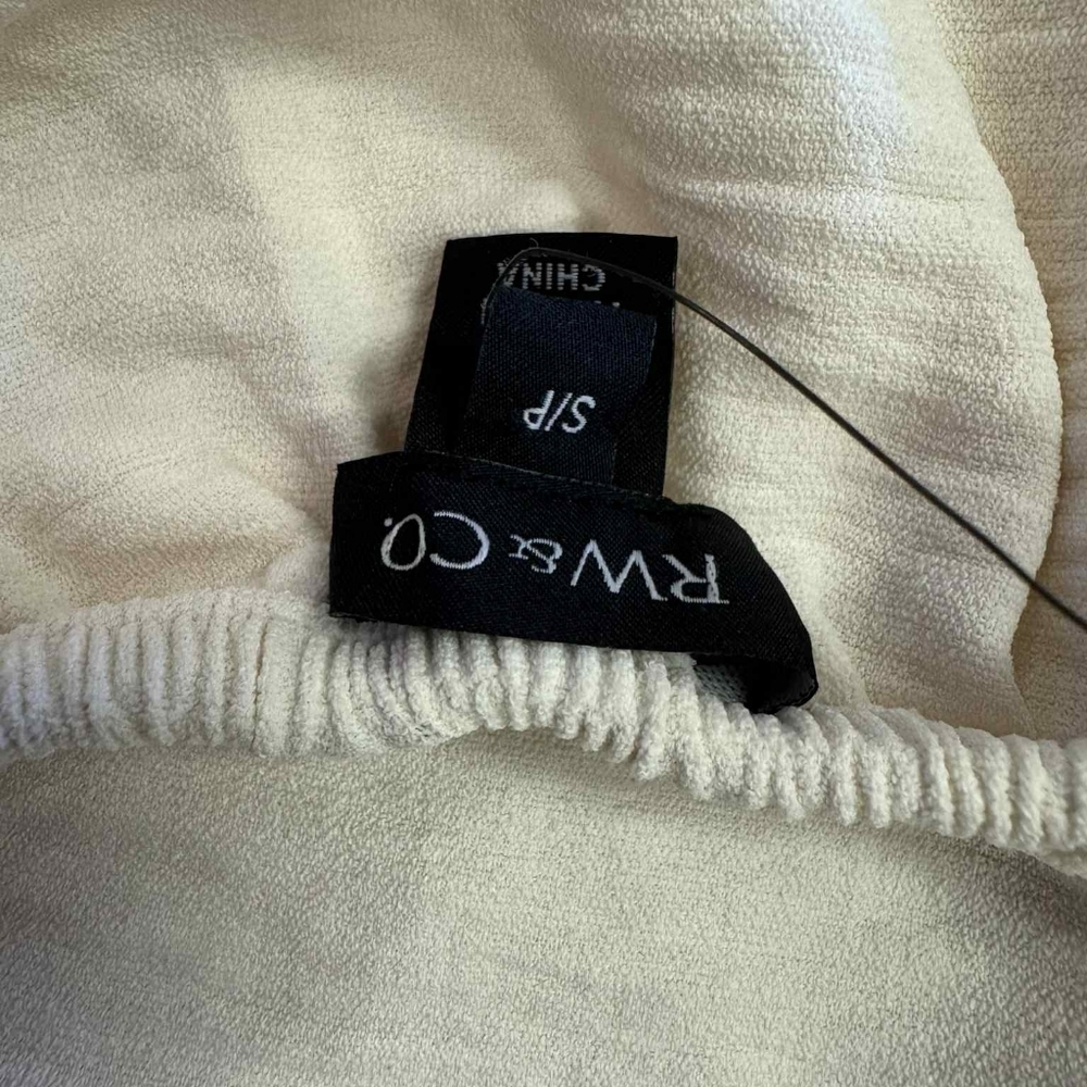 RW&CO NWT Off The Shoulder Long Sleeve Blouse Creme Textured Elegant Size Small - Picture 8 of 8